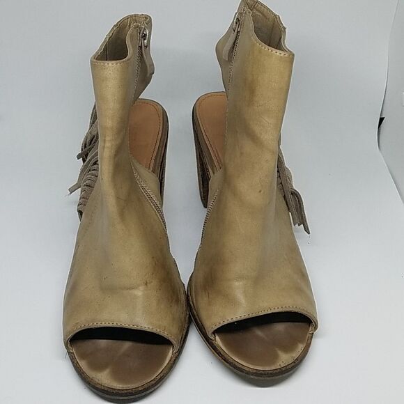 Very Volatile Poca Fringe City Bootie Los Angeles Tan Tassel Heels (9) - Picture 4 of 9